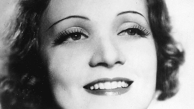 El trasplante de cejas está de moda