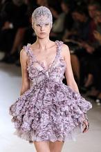 Drama y delicadeza en Alexander McQueen
