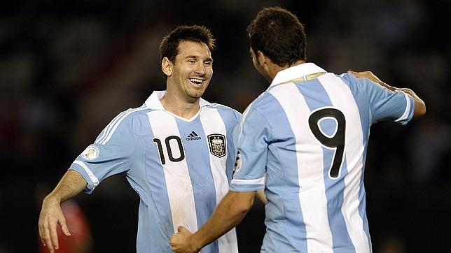 Higuaín: «Es imposible jugar mal con Messi»