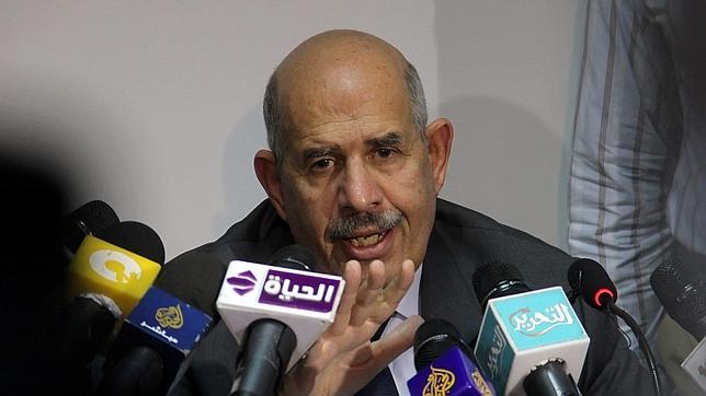 El Baradei denuncia el exceso de poder de la junta militar egipcia