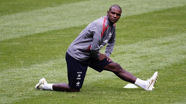 Abidal quiere retirarse en el Barcelona