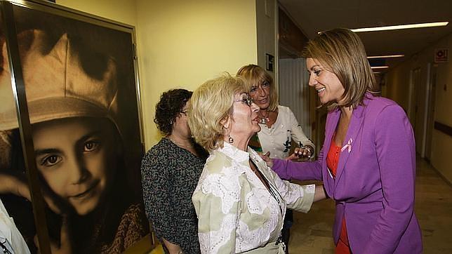 Cospedal se hace una mamografía y recomienda a las mujeres que lo hagan