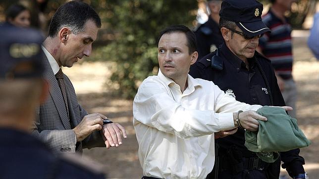 Prisión sin fianza para el padre de los niños desaparecidos por un delito de detención ilegal