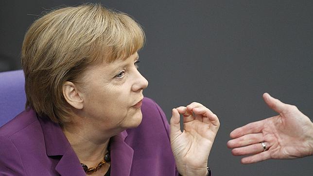 Merkel exige a los socios europeos que dejen de «vivir del crédito»