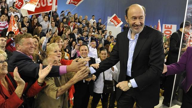 Rubalcaba abrirá y cerrará su campaña electoral en la periferia de Madrid