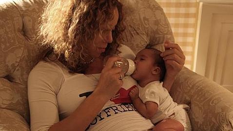 Mariah Carey y Nick Cannon presentan a sus bebés, Moroccan y Monroe