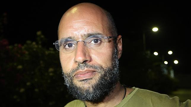 Saif al Islam pide un avión que le lleve a La Haya