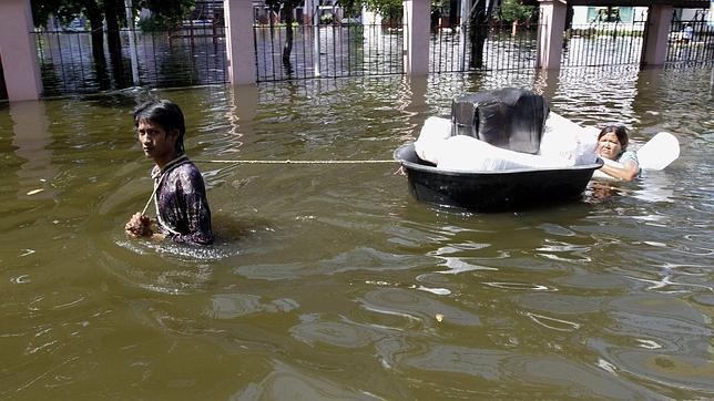 Bangkok lucha «contra la fuerza de la naturaleza»