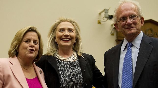 «Fidel Castro debe irse», afirma Hillary Clinton