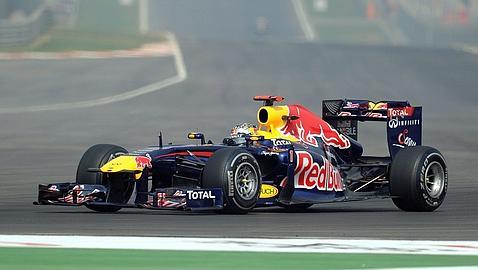 Vettel estrena India con otra pole