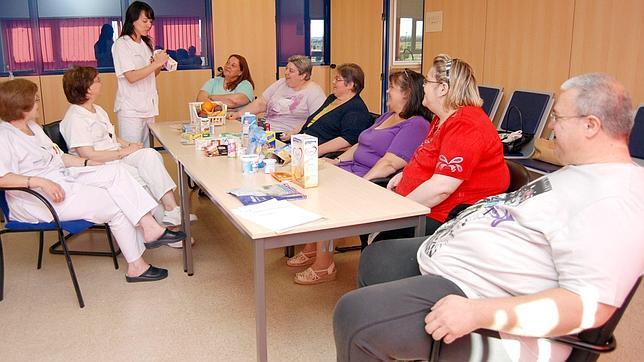 Empresas de EE.UU. suben los seguros de salud a los obesos y los fumadores