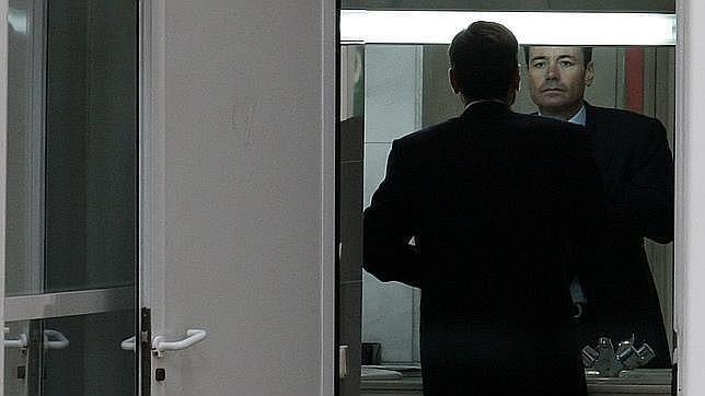 Tomás Gómez avisa a Rubalcaba de que dejará el Senado si tiene que votar a Martínez Tristán para el CGPJ