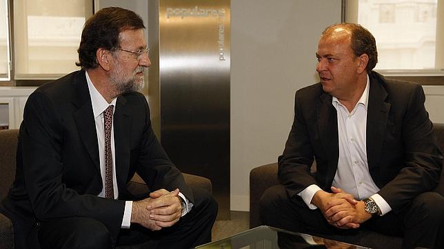 El PP abre campaña con un sondeo propio que le da 189 escaños, 73 más que al PSOE