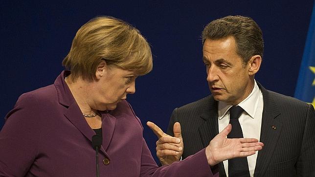 ¿Ocultaron información relevante Merkel y Sarkozy tras la cumbre europea?
