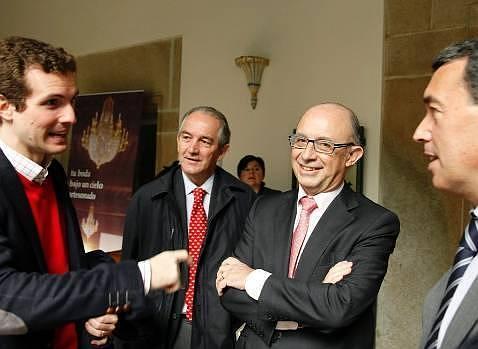 Montoro apuesta por bajar selectivamente los impuestos