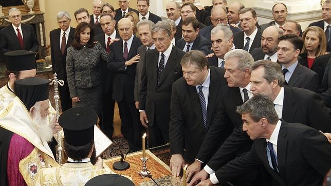 Los conservadores griegos obtienen dos carteras en un gobierno en el que entra la extrema derecha