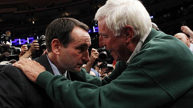 «Coach K» ya es el técnico con más victorias en el baloncesto universitario