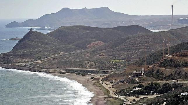 La Junta de Andalucía y el MARM suscriben un protocolo para la demolición de El Algarrobico
