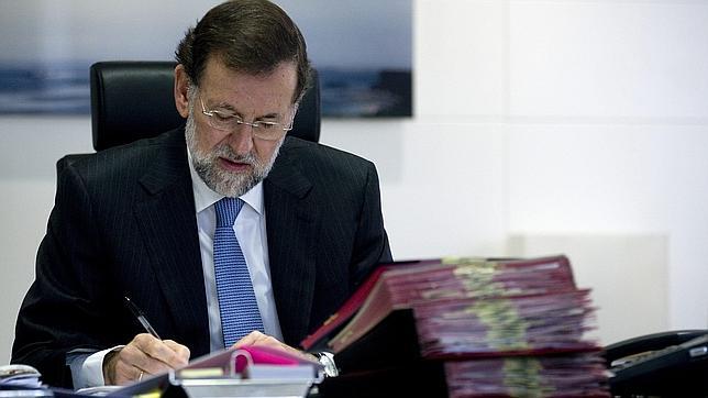 Merkel ofrece a Rajoy «cooperación» para hacer frente a la crisis económica