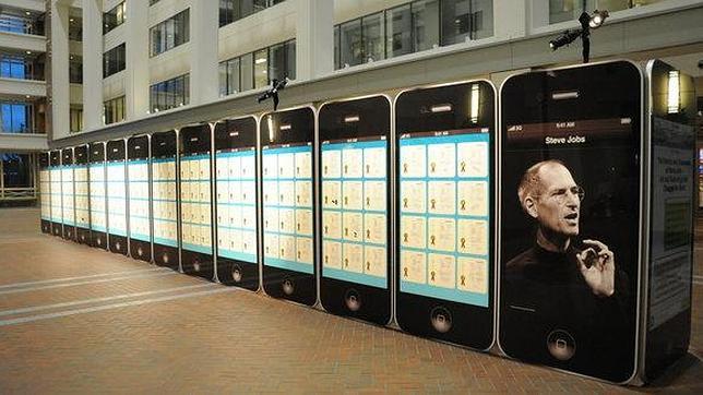 Treinta iPhones gigantes para rendir homenaje a Steve Jobs