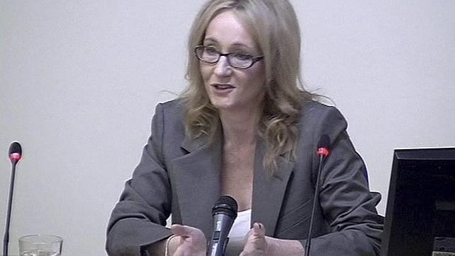 J. K. Rowling denuncia que el acoso de los periodistas le obligó a irse de su casa