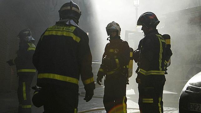 Un incendio desaloja a los «okupas» del Albéniz
