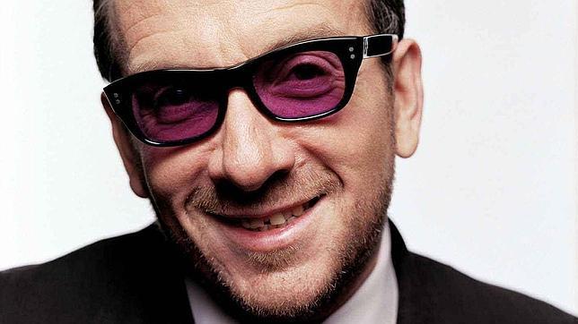 Elvis Costello pide a sus fans que no compren su nuevo disco