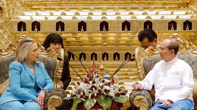 Hillary Clinton deshiela las relaciones entre EE.UU. y Birmania tras décadas de aislamiento