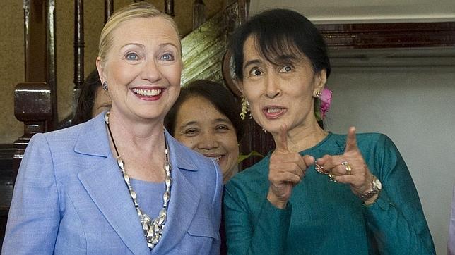 Hillary Clinton se reúne con la líder opositora birmana Aung San Suu Kyi