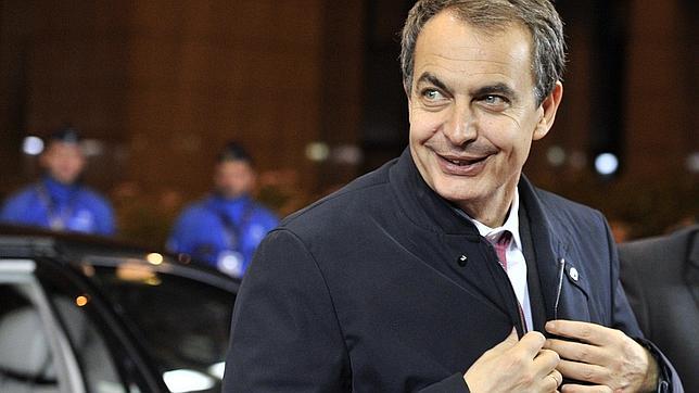 Rajoy informa a Zapatero de sus reuniones con Merkel y Sarkozy antes de la cumbre de la UE