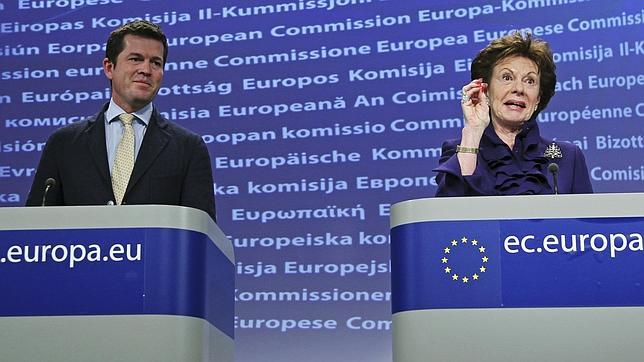 La Comisión Europea nombra consejero para internet al exministro alemán que dimitió por plagiar su tesis