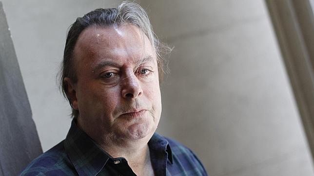 Muere el escritor Christopher Hitchens, autor de «Dios no existe»