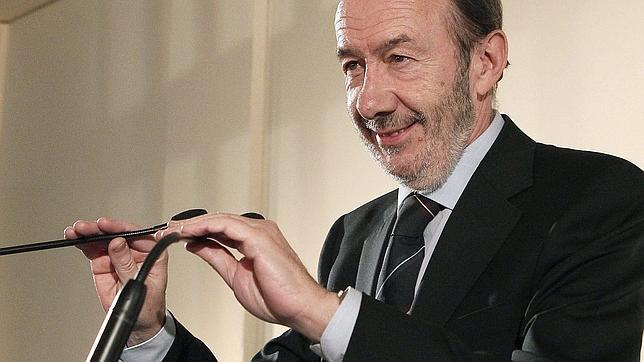 Rubalcaba ofrecerá lealtad a Rajoy ante la crisis pero con unas «líneas rojas»