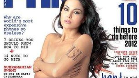 La actriz de Bollywood que posó desnuda reaparece con burka en Pakistán