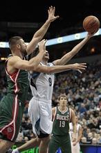 Ricky Rubio, ovacionado en su estreno con Minnesota