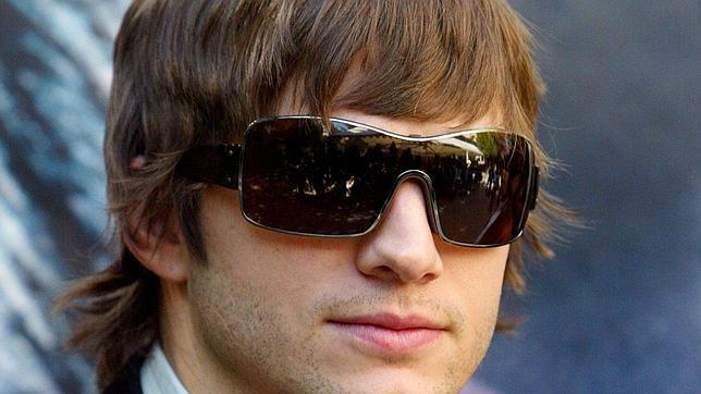 Ashton Kutcher negocia su renovación por un año más en «Dos hombres y medio»