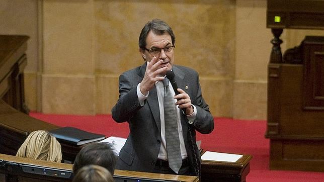 Los catalanes suspenden al gobierno de Artur Mas