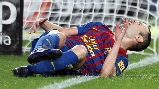 Iniesta, lesionado en el partido contra el Hospitalet