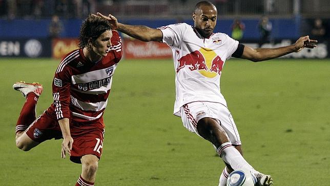 Wenger se plantea recuperar a Thierry Henry por dos meses