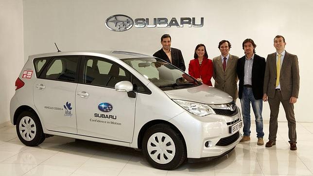 Subaru cede un Trezia a la Asociación Nacional del Alzheimer