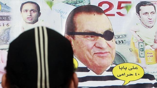 El juicio contra Mubarak se reanuda en Egipto dos meses después