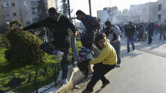 Un consejo asesor de la Liga Árabe pide la retirada de sus observadores porque cubren a Damasco