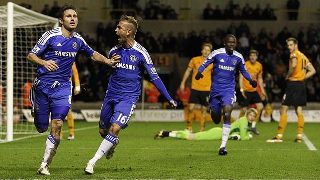 Lampard rescata al Chelsea