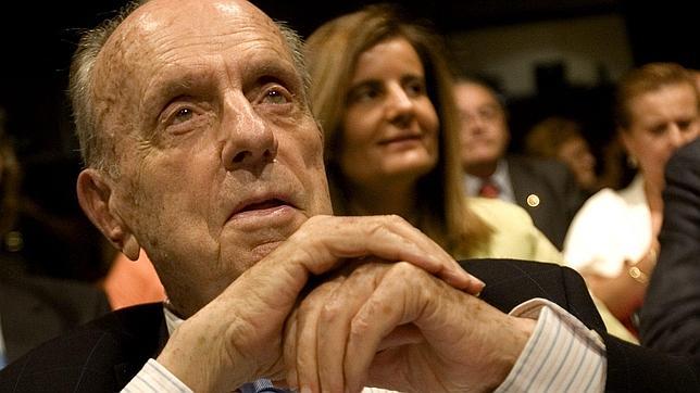 Un sobrino de Fraga señala que «está superando» la afección respiratoria