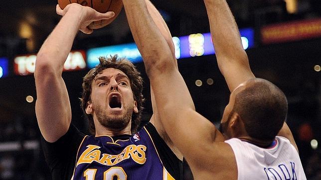 Bryant no impide que los Clippers ganen la batalla de Los Ángeles