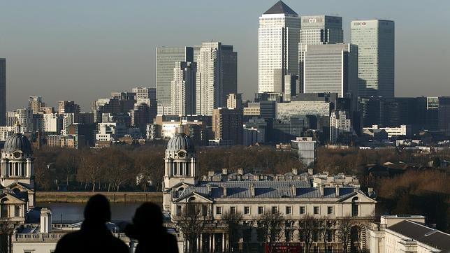 El paro en Reino Unido sube tres décimas, hasta su nivel más elevado desde 1995