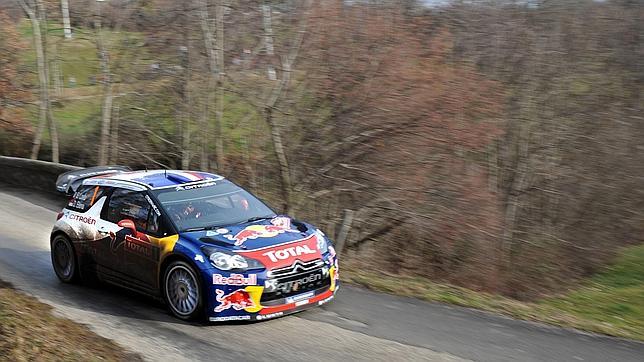 Loeb es más líder en el rally de Montecarlo tras ampliar su ventaja en medio minuto