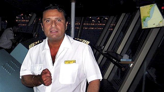 El capitán del Costa Concordia ordenó la cena después del choque