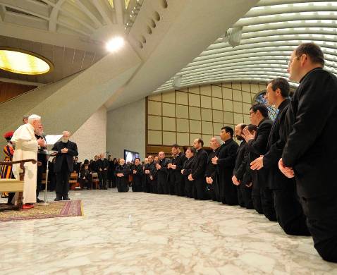 Benedicto XVI bendice el Camino Neocatecumenal en Roma