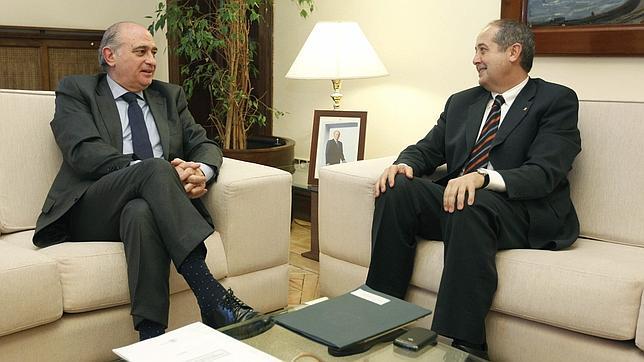 Interior cree que ETA intenta reconstruir un aparato logístico «latente»